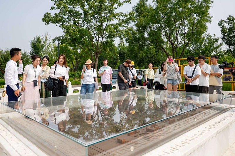 中外网络名人打卡北京城市副中心 绿色高质量发展引瞩目