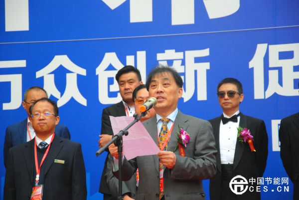 主办方商务部外贸发展局副局长吴彤彫先生致欢迎辞
