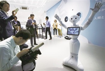 从商用到家庭服务 机器人成智能家居新入口？